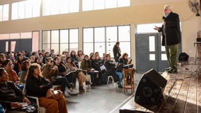 Regularizan situaci&oacute;n de auxiliares docentes secundarios