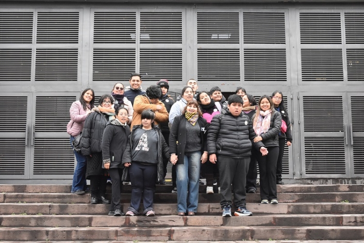 J&oacute;venes de la Fundaci&oacute;n IDEAS visitaron la Legislatura