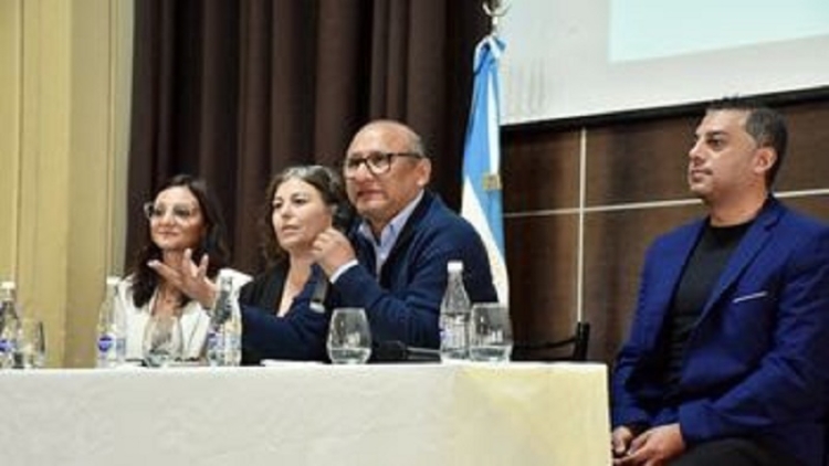 M&aacute;s de 300 docentes iniciaron el trayecto formativo "Liderazgo y Gesti&oacute;n" para cargos directivos en escuelas secundarias