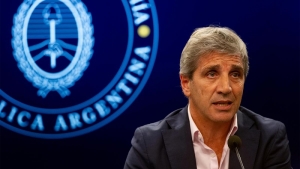 Caputo dijo que con el bono la jubilaci&oacute;n m&iacute;nima totalizar&aacute; en casi 205.000 pesos