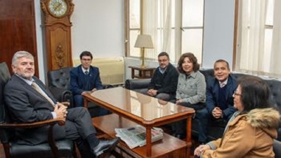 Hacienda: el ministro Cardozo recibi&oacute; al Presidente de la Comisi&oacute;n Arbitral Luis Capellano