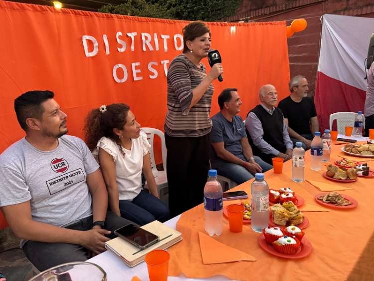 Frente a Milei, "ni un paso atr&aacute;s"