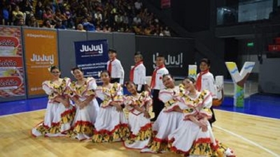 M&aacute;s de 1.500 estudiantes brillaron en el "Danzarte-Danza tu danza"