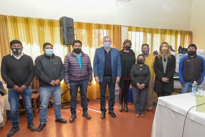 Residuos: El gobernador entreg&oacute; insumos y recursos a 7 municipios de la Puna