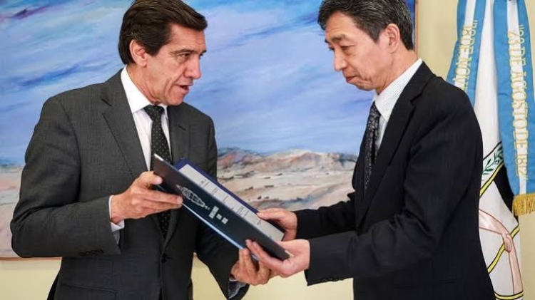 El gobernador Carlos Sadir recibi&oacute; al embajador de Jap&oacute;n en Argentina