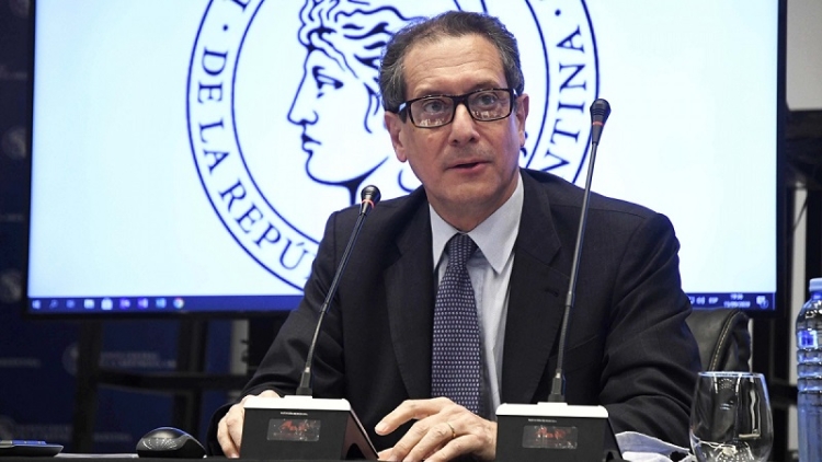 El Central modific&oacute; la administraci&oacute;n del tipo de cambio y subi&oacute; la tasa de plazos fijos