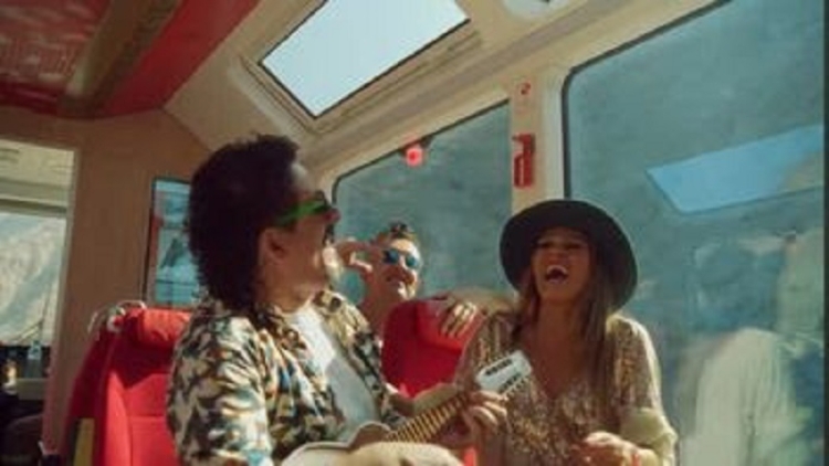 La Cantada re version&oacute; su cl&aacute;sico "Arriba, arriba" junto a Coki Ram&iacute;rez, con video en el Tren Solar