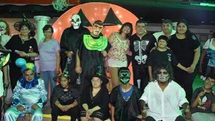 Fiesta de halloween para j&oacute;venes y adultos con discapacidad