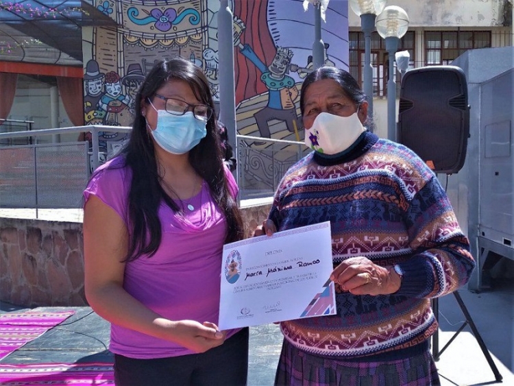 Reconocimiento a mujeres por conservar saberes ancestrales