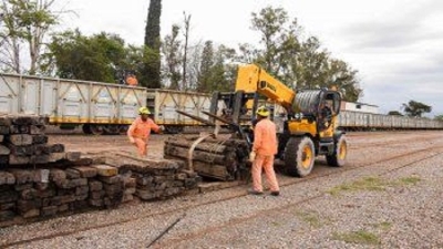 Llegaron cargamentos de durmientes para el Tren de la Quebrada