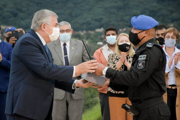 Morales entreg&oacute; moderno equipamiento de comunicaci&oacute;n digital a la Polic&iacute;a