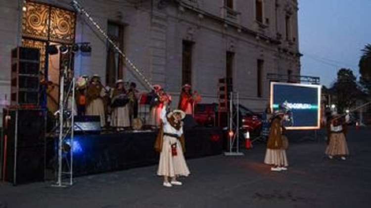 Voces de Agosto: un espacio para promover artistas locales