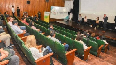 Emprendimientos hoteleros expusieron experiencias