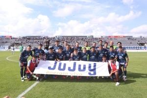 Gimnasia se consolida en la punta y agiganta su historia