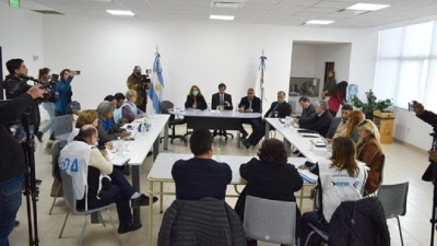 Gobierno Provincial ofreci&oacute; 200 mil pesos de piso salarial a los docentes