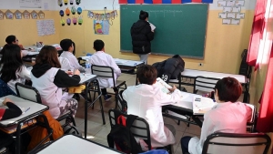 A d&iacute;as del inicio de clases el Gobierno eval&uacute;a declarar la educaci&oacute;n "servicio esencial"