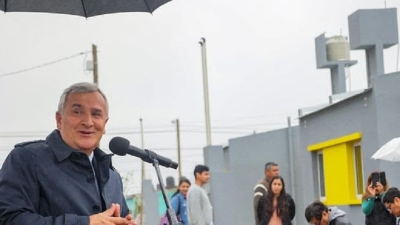 El Gobernador entreg&oacute; 91 viviendas a familias de Alto Comedero