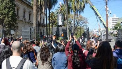Traslado de esculturas al Centro Cultural Lola Mora