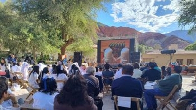 Pantalla natural, cine, educaci&oacute;n y TV en Purmamarca