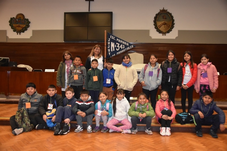 Escuela de Los Manantiales y Los Pa&ntilde;os visitaron la Legislatura