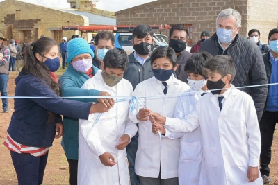 Morales llev&oacute; servicio el&eacute;ctrico a familias de Pumahuasi