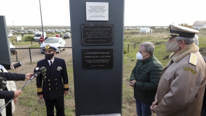 Homenaje de la Fragata Libertad a los ca&iacute;dos en Malvinas ante cientos de vecinos