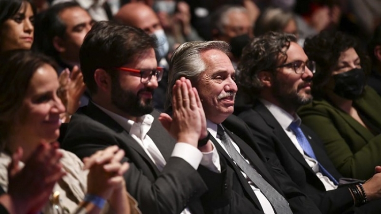 Fern&aacute;ndez y Boric compartieron un concierto y una cena por la hermandad argentino-chilena