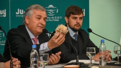 El Gobernador Morales despach&oacute; el primer embarque de fibra de vicu&ntilde;a a Italia