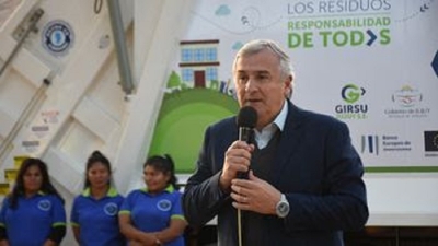 Santa Clara: Morales entreg&oacute; un cami&oacute;n compactador de residuos