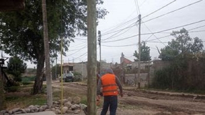 Avanzan las acciones de regularizaci&oacute;n y servicios b&aacute;sicos en el Asentamiento 4 de Agosto