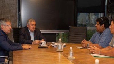 El Gobernador dialog&oacute; con los representantes de los sindicatos azucareros de La Esperanza y Ledesma