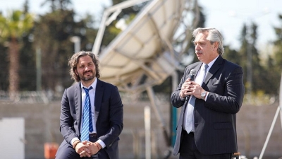 "Los d&oacute;lares hacen falta para producir, no para guardar", dijo Fern&aacute;ndez al lanzar plan Conectar