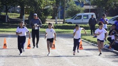 Inici&oacute; la disciplina de atletismo de los Juegos Escolares