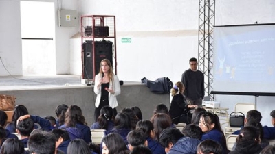 Grooming: contin&uacute;an las charlas con adolescentes