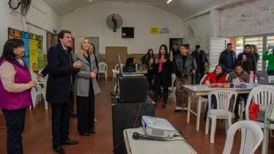 El gobernador Sadir particip&oacute; de la Jornada Institucional en la escuela Cicarelli