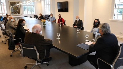 El Presidente se reuni&oacute; con un grupo de terapistas y trabajadores de la salud