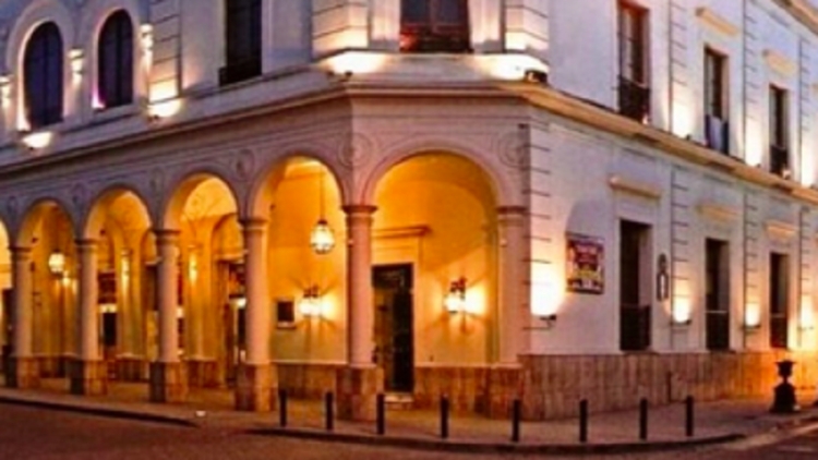 Agosto se despide a puro arte en el Teatro Mitre