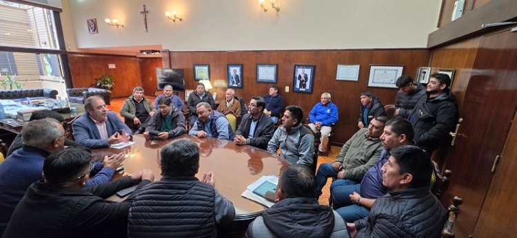 Bernis recibi&oacute; a dirigentes de la CGT Ubaldini para abordar las demandas del sector sindical