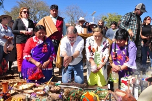 El intendente Jorge ofrend&oacute; a la Pachamama junto a vecinos y turistas