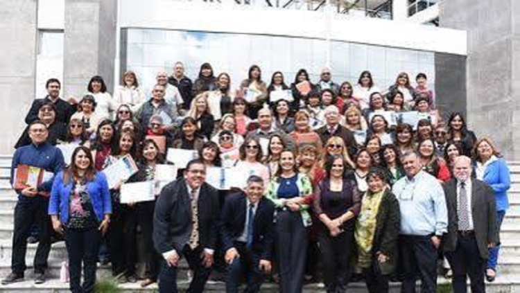 176 docentes recibieron su resoluci&oacute;n de jubilaci&oacute;n en un emotivo acto en el Complejo Ministerial