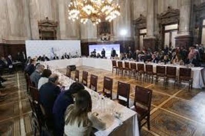 El Senado retom&oacute; el tratamiento de la ley de Bases: la Casa Rosada abre un canal de negociaci&oacute;n con la oposici&oacute;n dialoguista