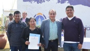 "Mi lote, en regla". El gobierno de la Provincia entreg&oacute; escrituras a los vecinos de Rodeito
