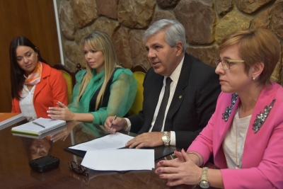 El vicegobernador de Jujuy firm&oacute; convenio para capacitaci&oacute;n legislativa