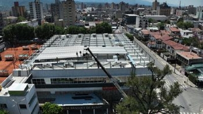 Avanzan obras de construcci&oacute;n de sobretecho met&aacute;lico en el Estadio Federaci&oacute;n de B&aacute;squet