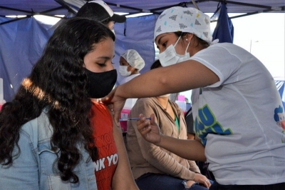 Jujuy comienza la vacunaci&oacute;n a adolescentes desde los 12 a&ntilde;os sin factores de riesgo