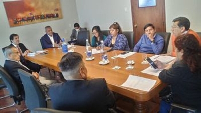El Gobierno prosigue el di&aacute;logo con gremios de la Provincia