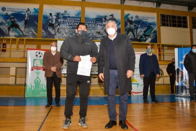 Morales entreg&oacute; subsidios a clubes de Capital e Interior