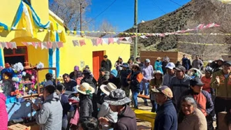 Quera rindi&oacute; homenaje a Santa Anita y San Santiago en una emotiva celebraci&oacute;n