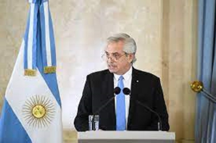Fern&aacute;ndez anunci&oacute; proyecto de ley que actualiza la carrera militar