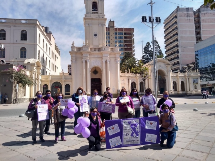 Fibromialgia: &ldquo;el dolor tiene nombre, pero no tiene ley&rdquo; en la plaza Belgrano.